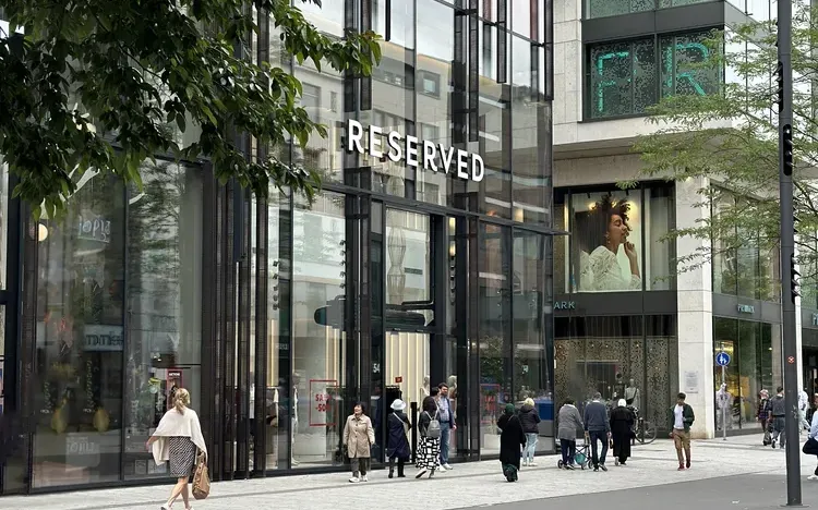 Reserved - Dusseldorf Shadow