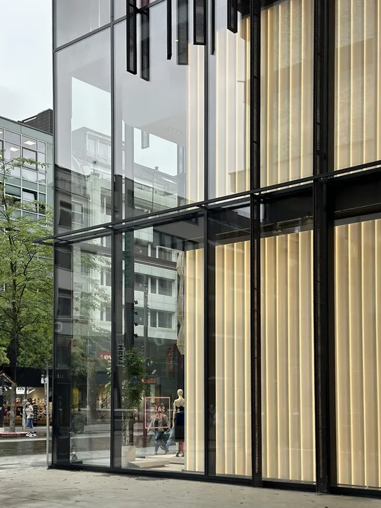 Reserved - Dusseldorf Shadow