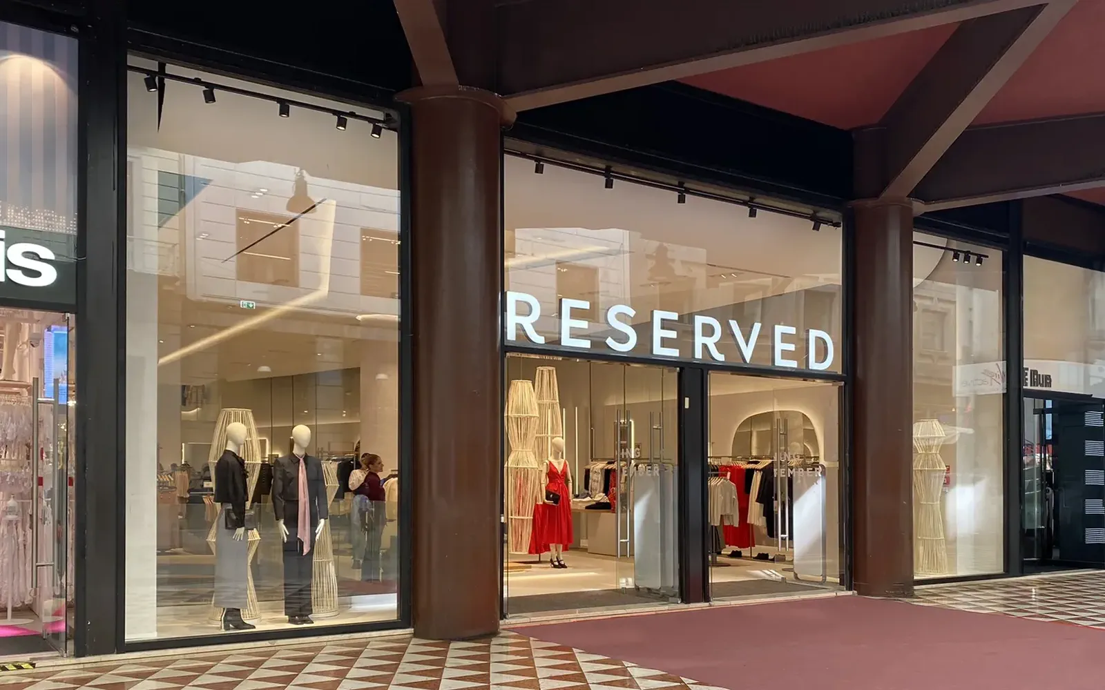 Reserved - Mediolan Corso Vittorio Emanuele II