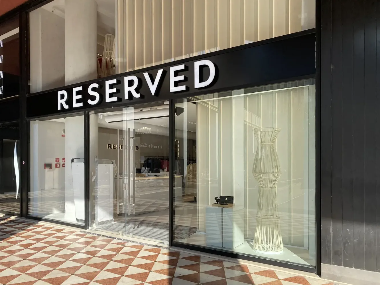 Reserved - Mediolan Corso Vittorio Emanuele II