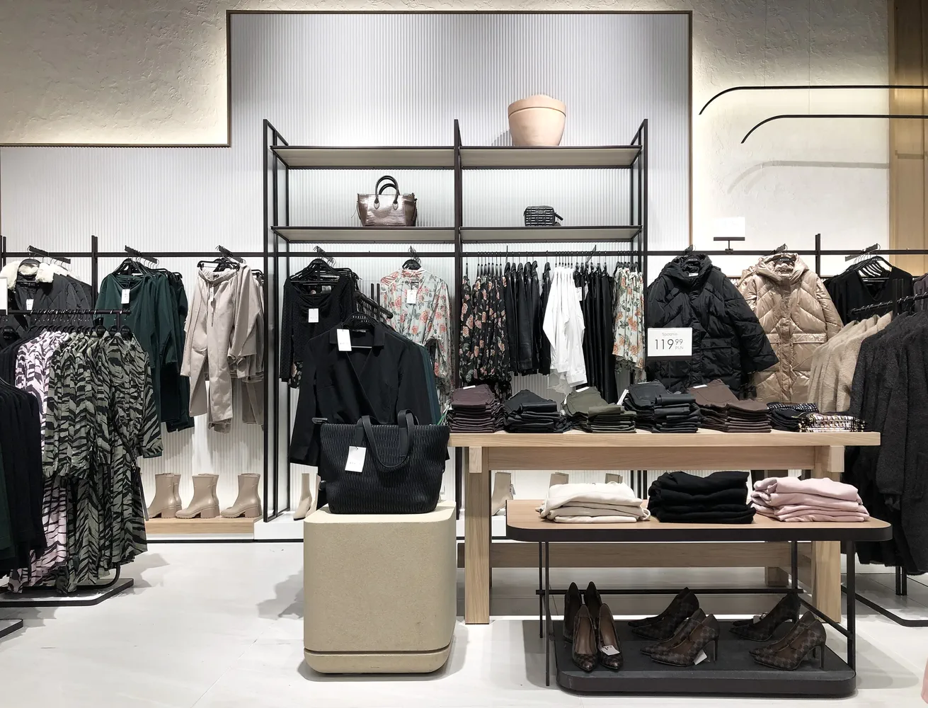 Kolekcja mebli dla sieci sklepów Mohito