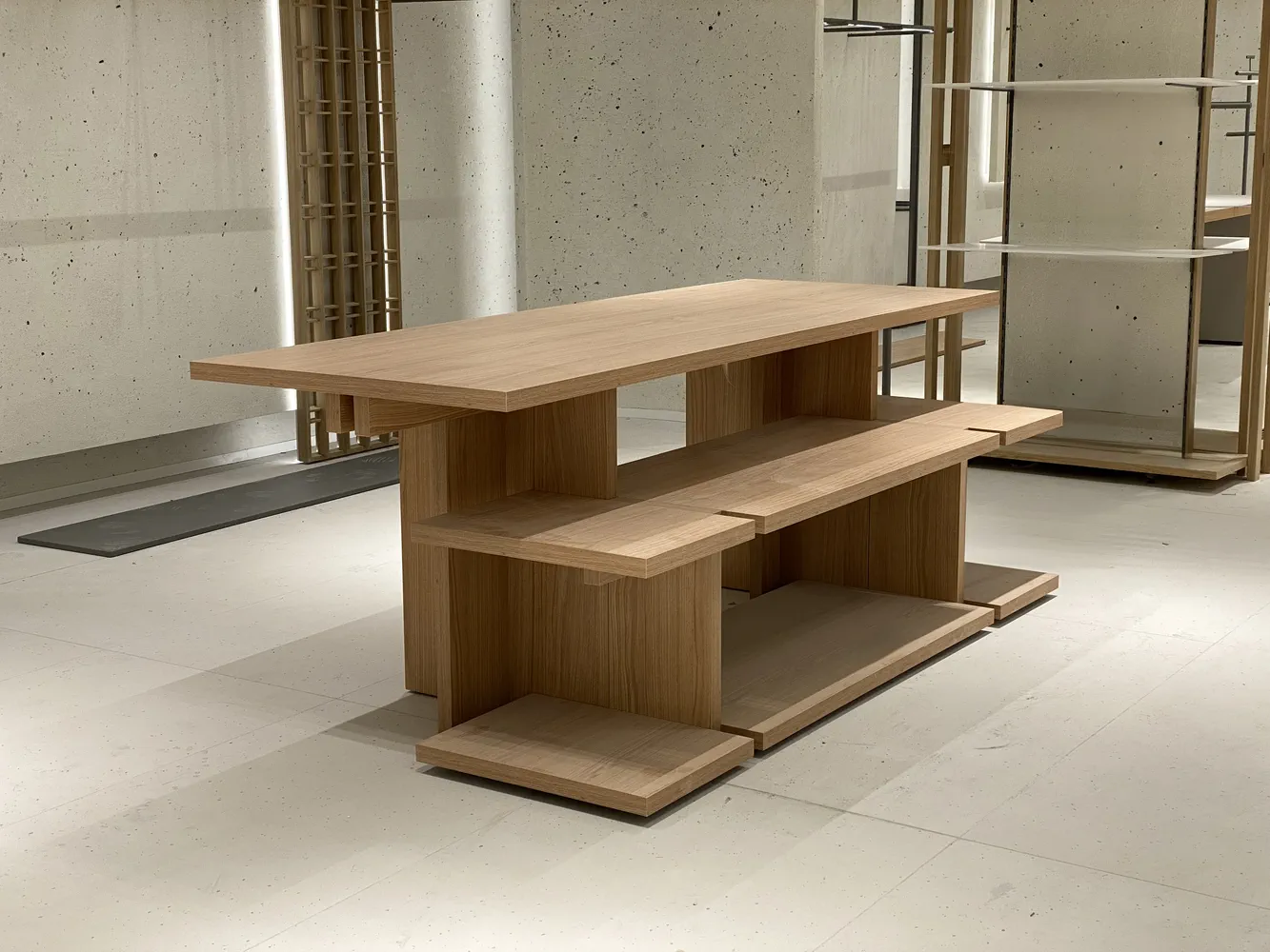 Kolekcja stołów dla sieci sklepów Reserved