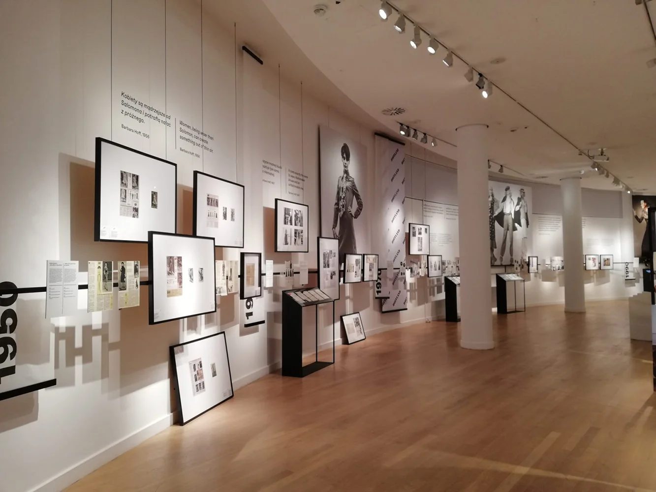 Projekt wystawy „Barbara Hoff. Polskie projekty, polscy projektanci”