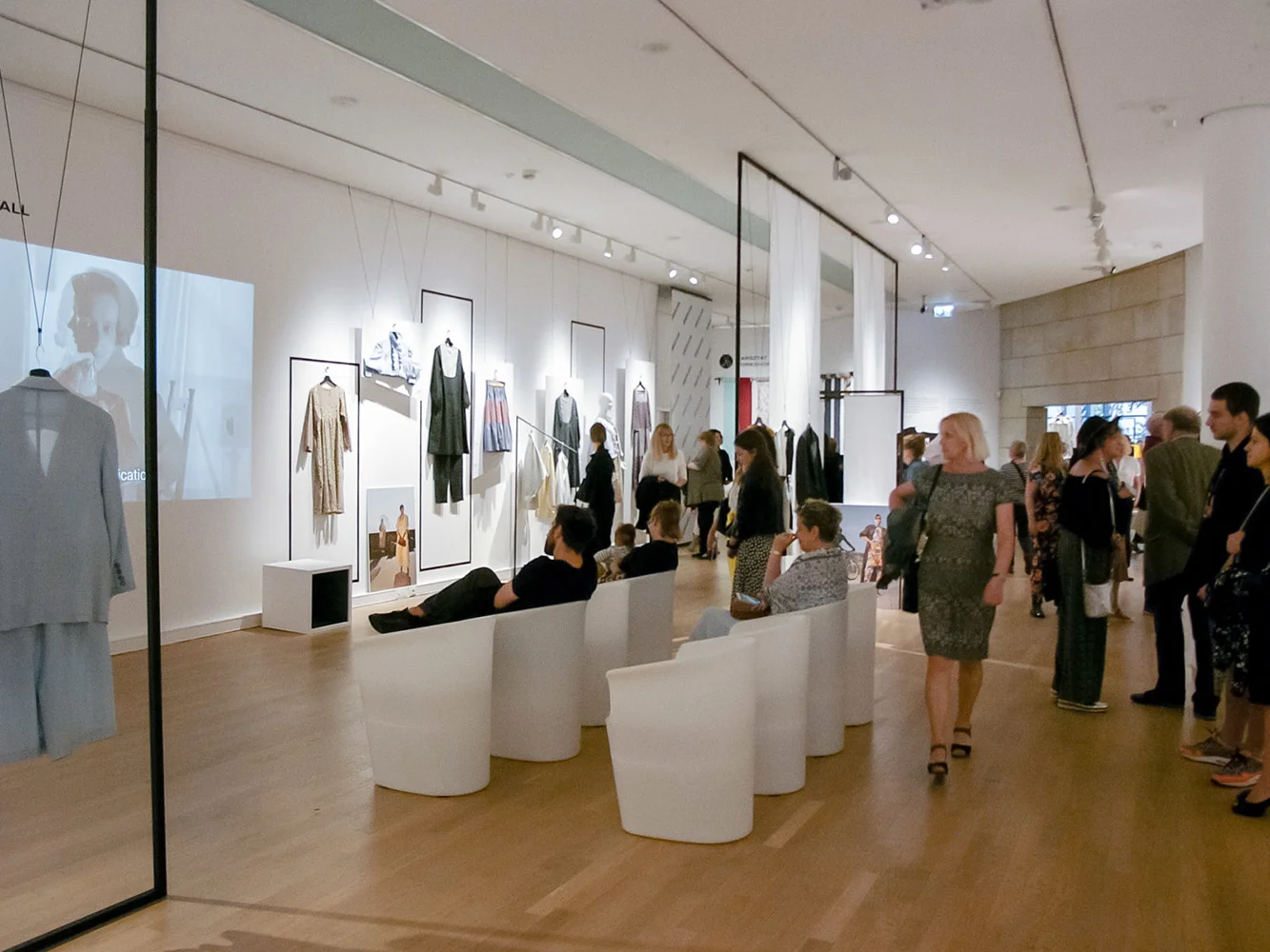 Projekt wystawy „Barbara Hoff. Polskie projekty, polscy projektanci”