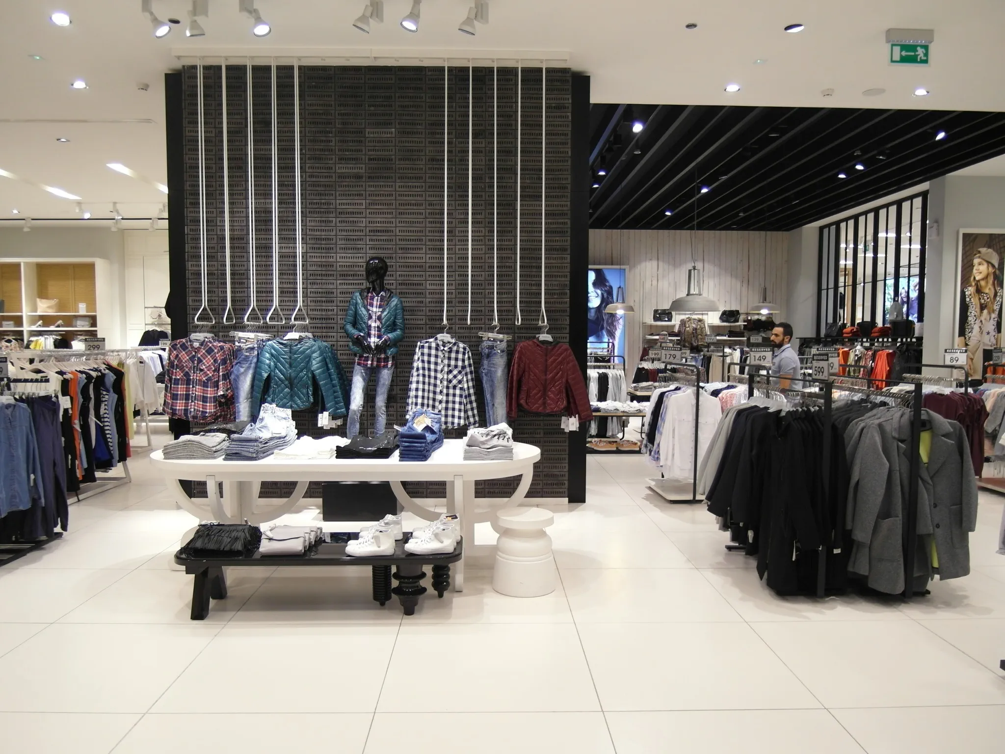 Reserved - Kair, Festival City