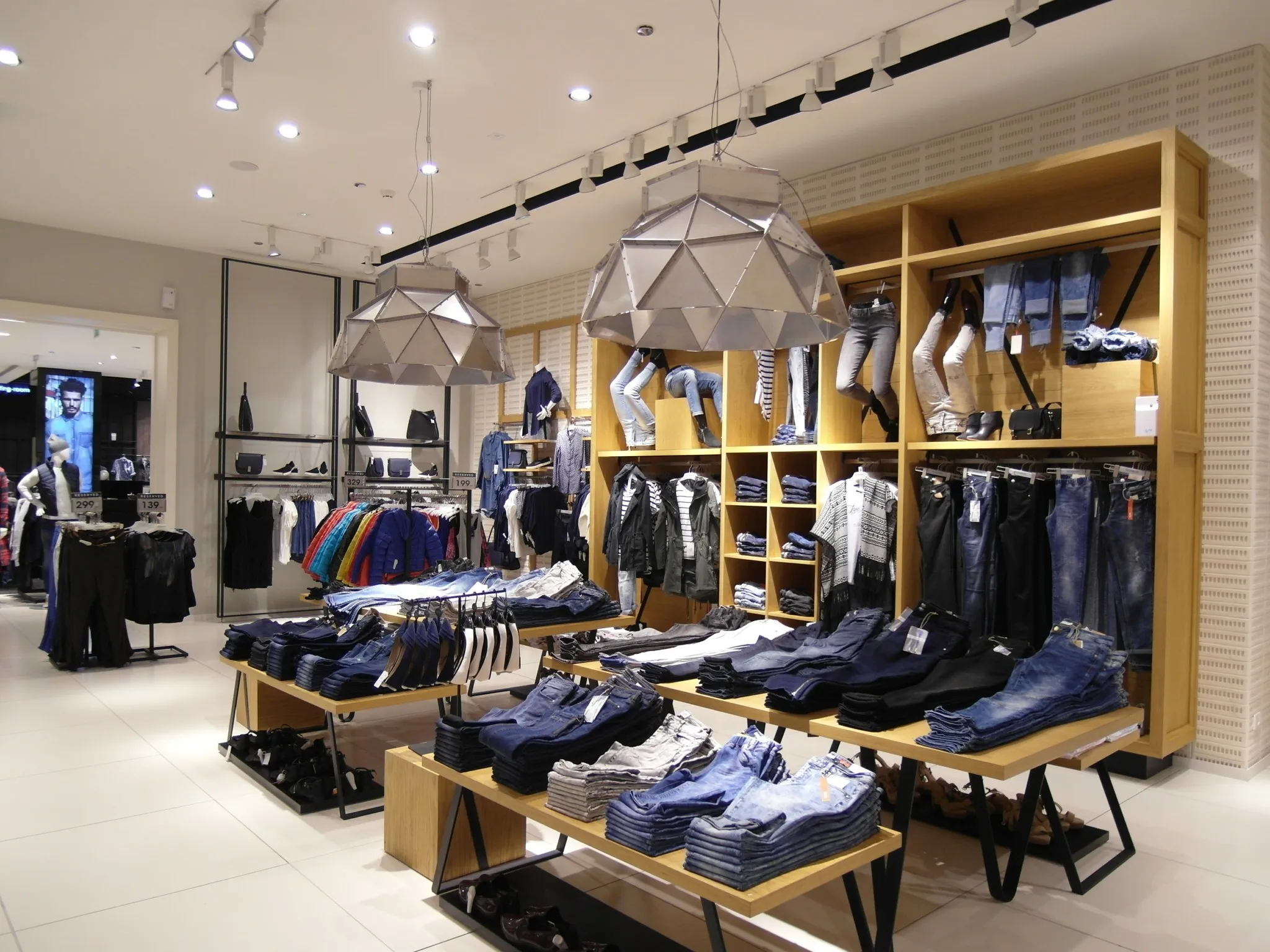 Reserved - Kair, Festival City