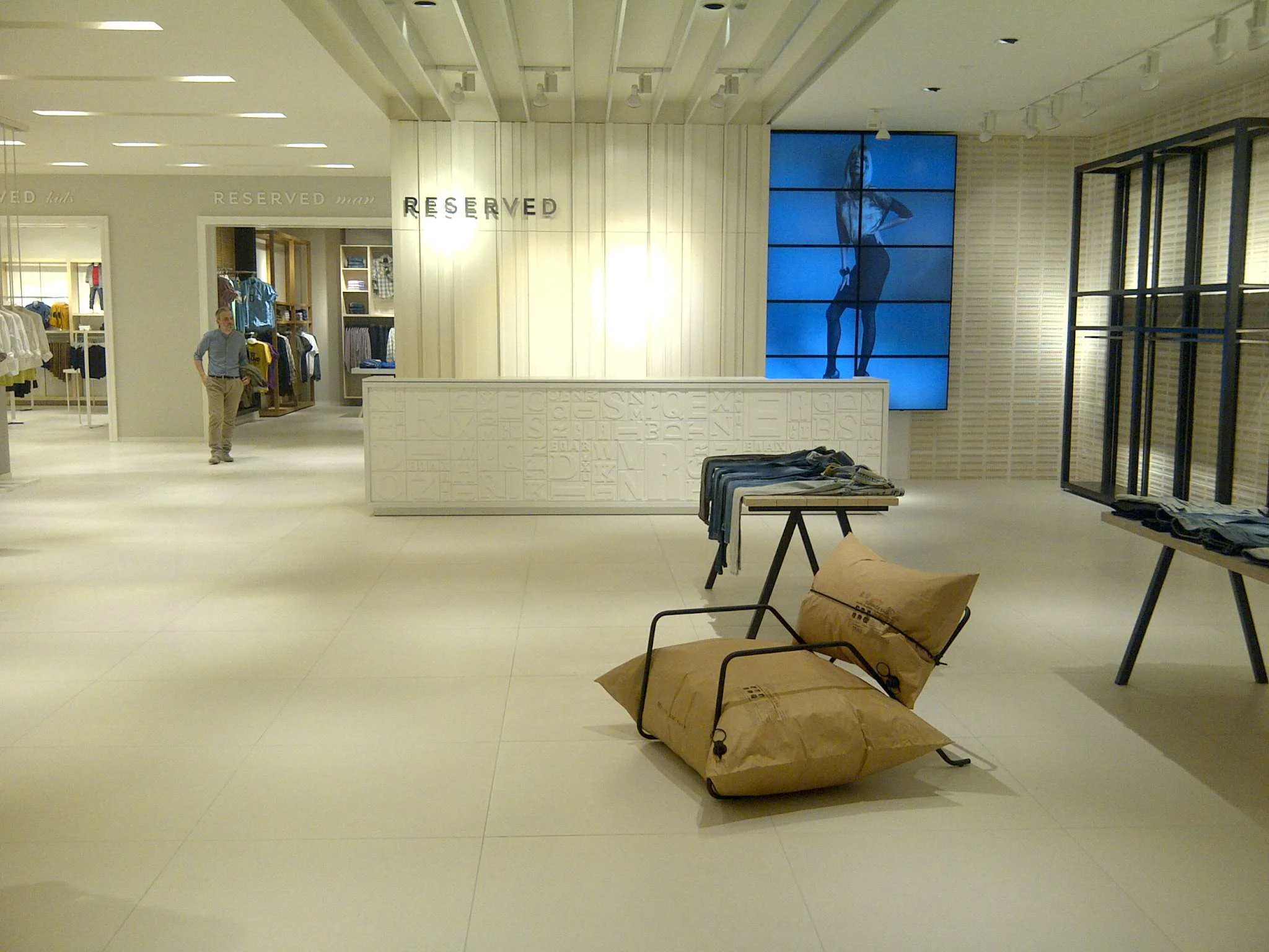 Reserved - Nowy koncept 2012