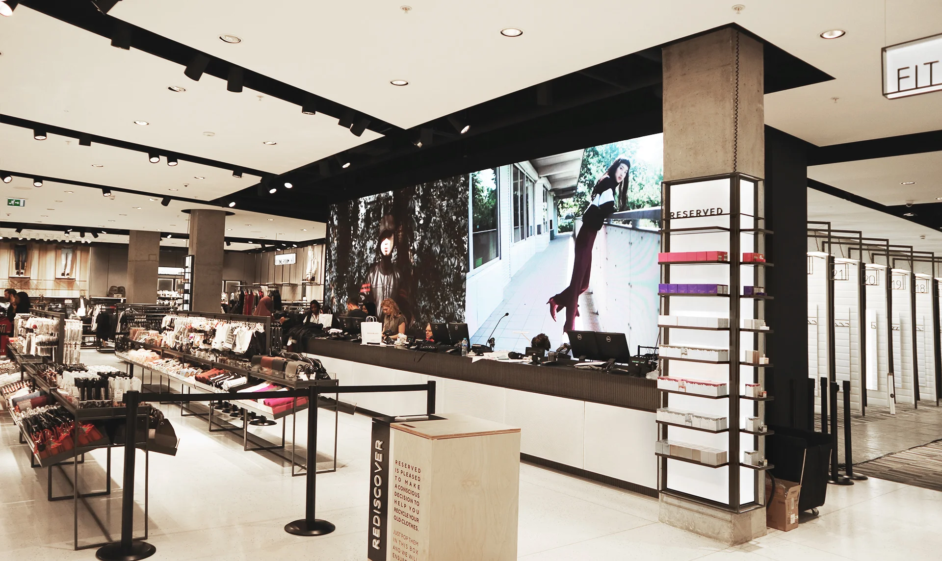 Reserved - Londyn Oxford St. 