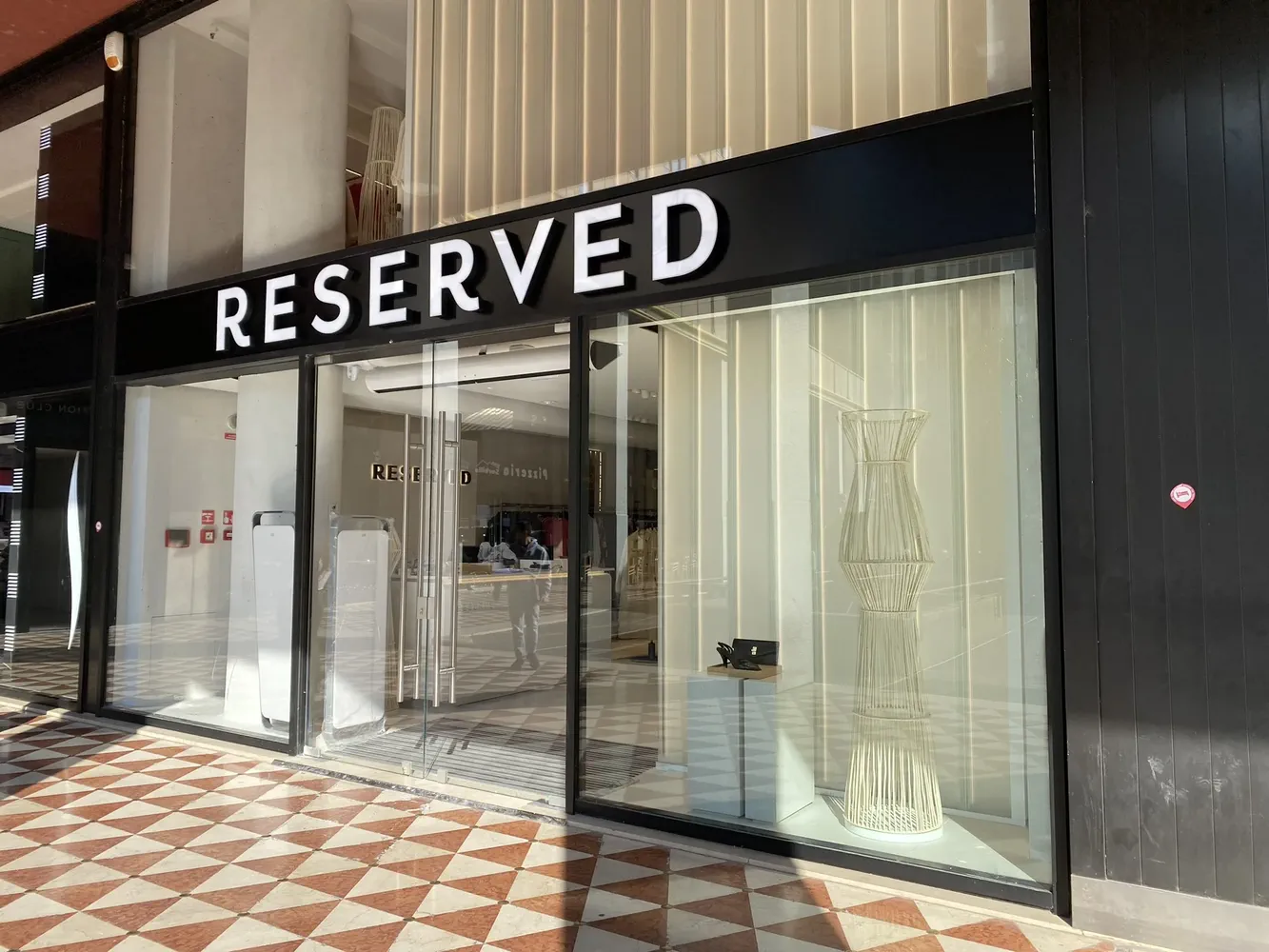 Reserved - Mediolan Corso Vittorio Emenuele II