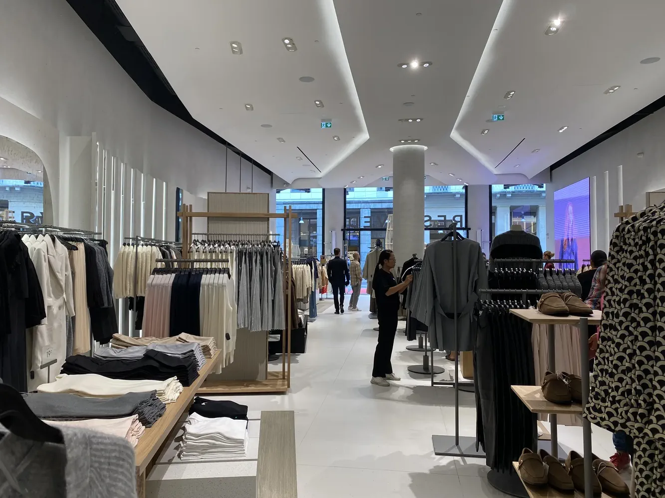 Reserved - Mediolan Corso Vittorio Emenuele II