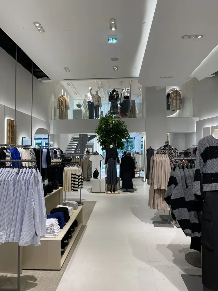 Reserved - Mediolan Corso Vittorio Emenuele II